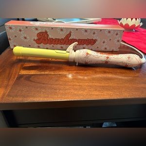 Brand New daisy beachwaver